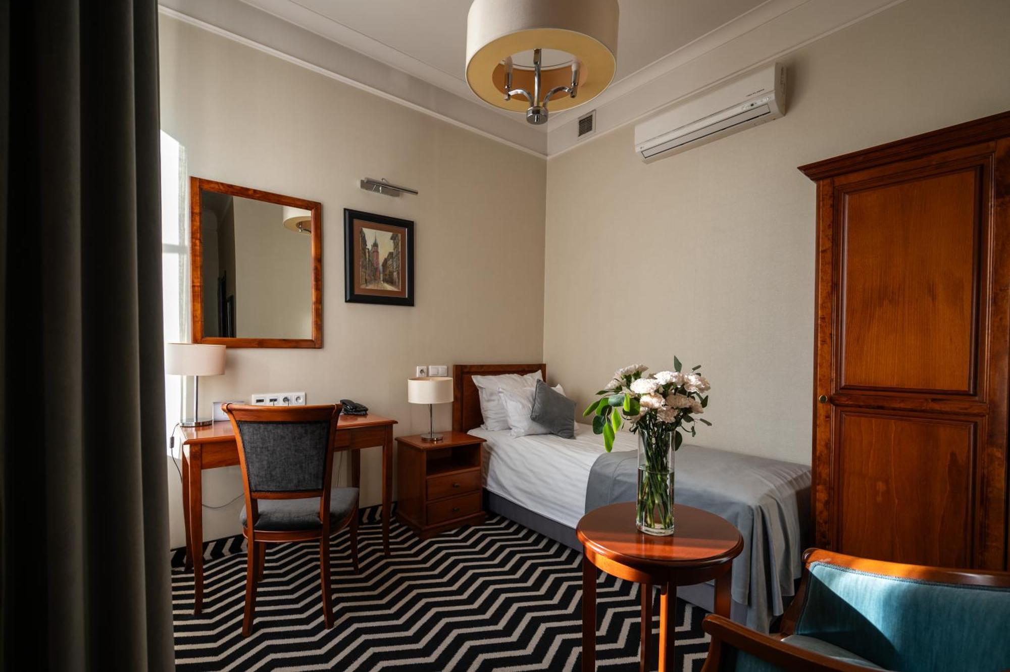 Hotel Senacki คราคูฟ ภายนอก รูปภาพ